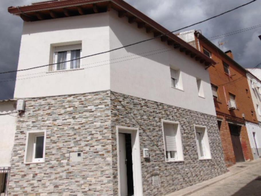 Вилла Casa De Ensueno En El Casco Antiguo Сан-Мартин-де-Вальдейглесьяс Экстерьер фото